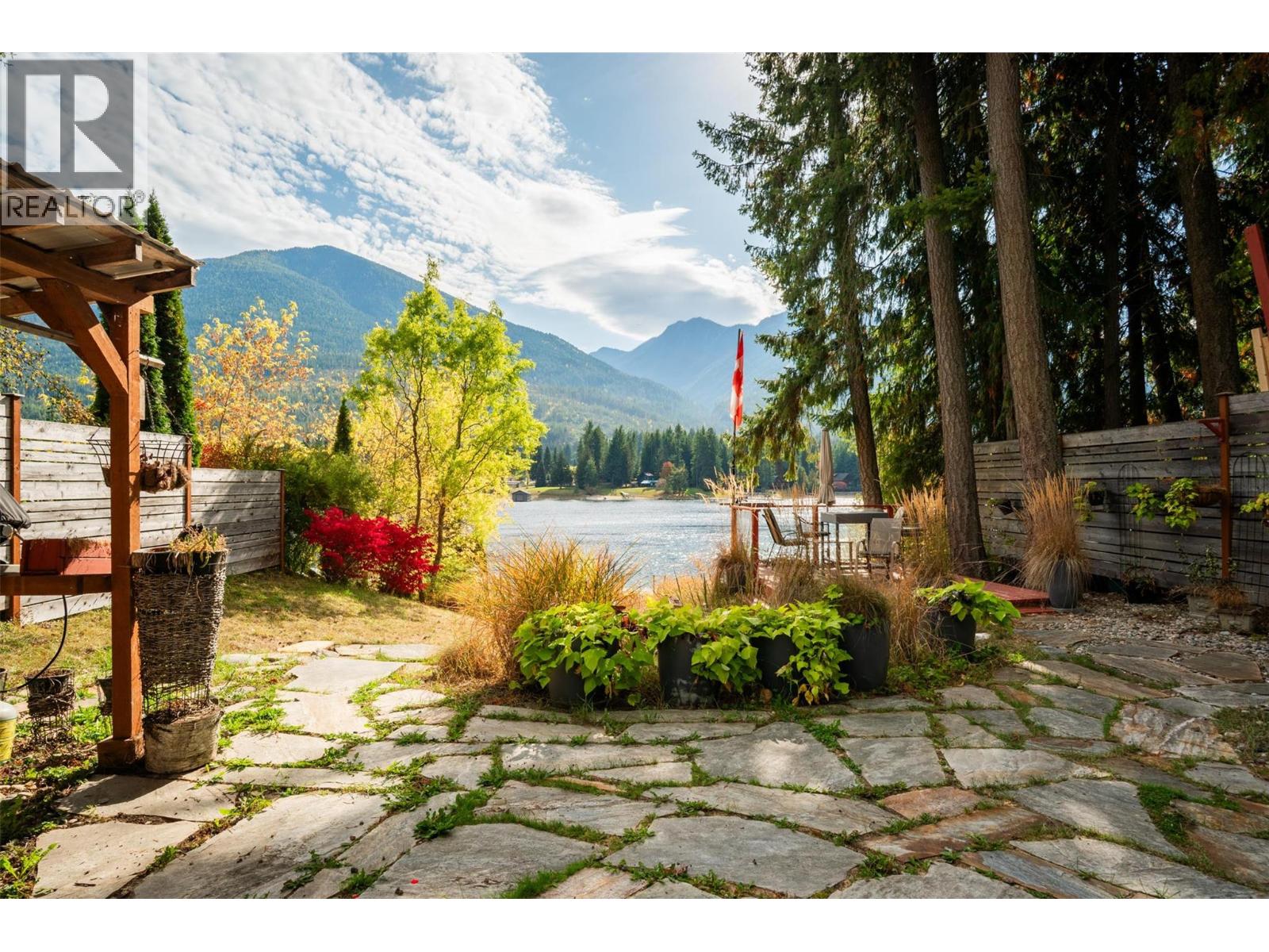 7460 Highway 3a, Balfour