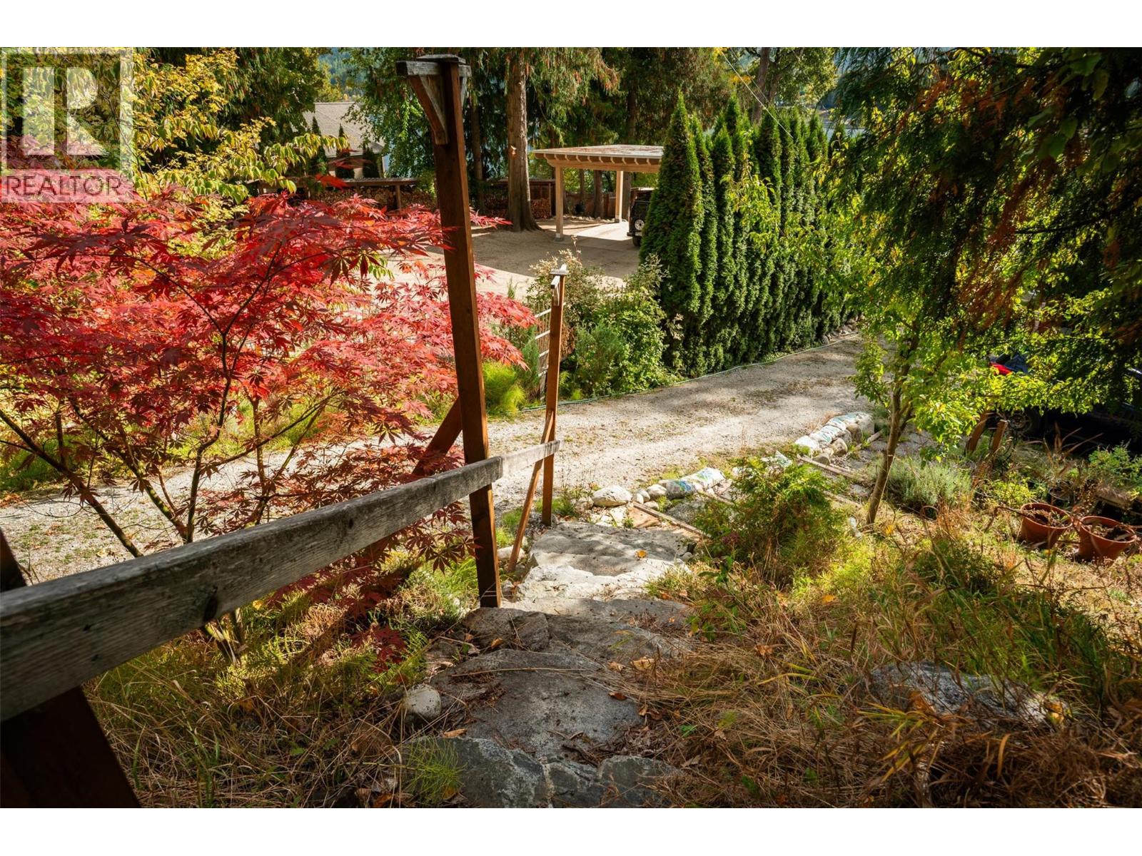 7460 Highway 3a, Balfour