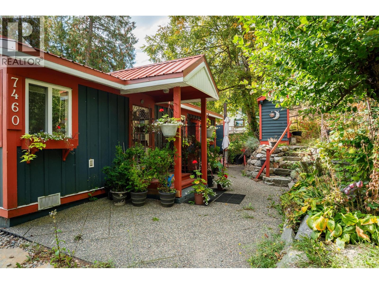 7460 Highway 3a, Balfour