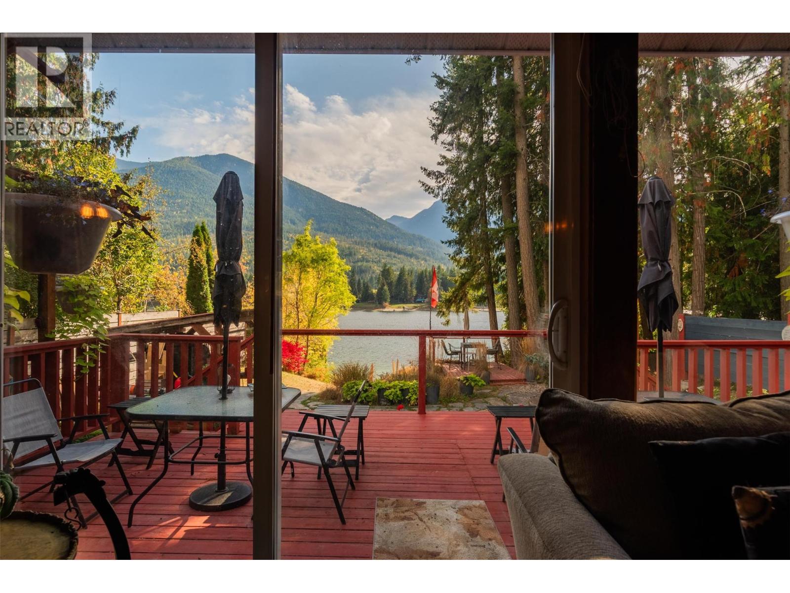 7460 Highway 3a, Balfour