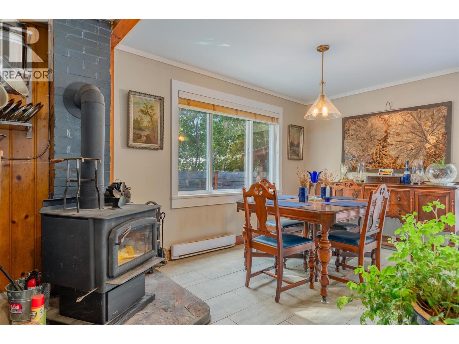 7460 Highway 3a, Balfour