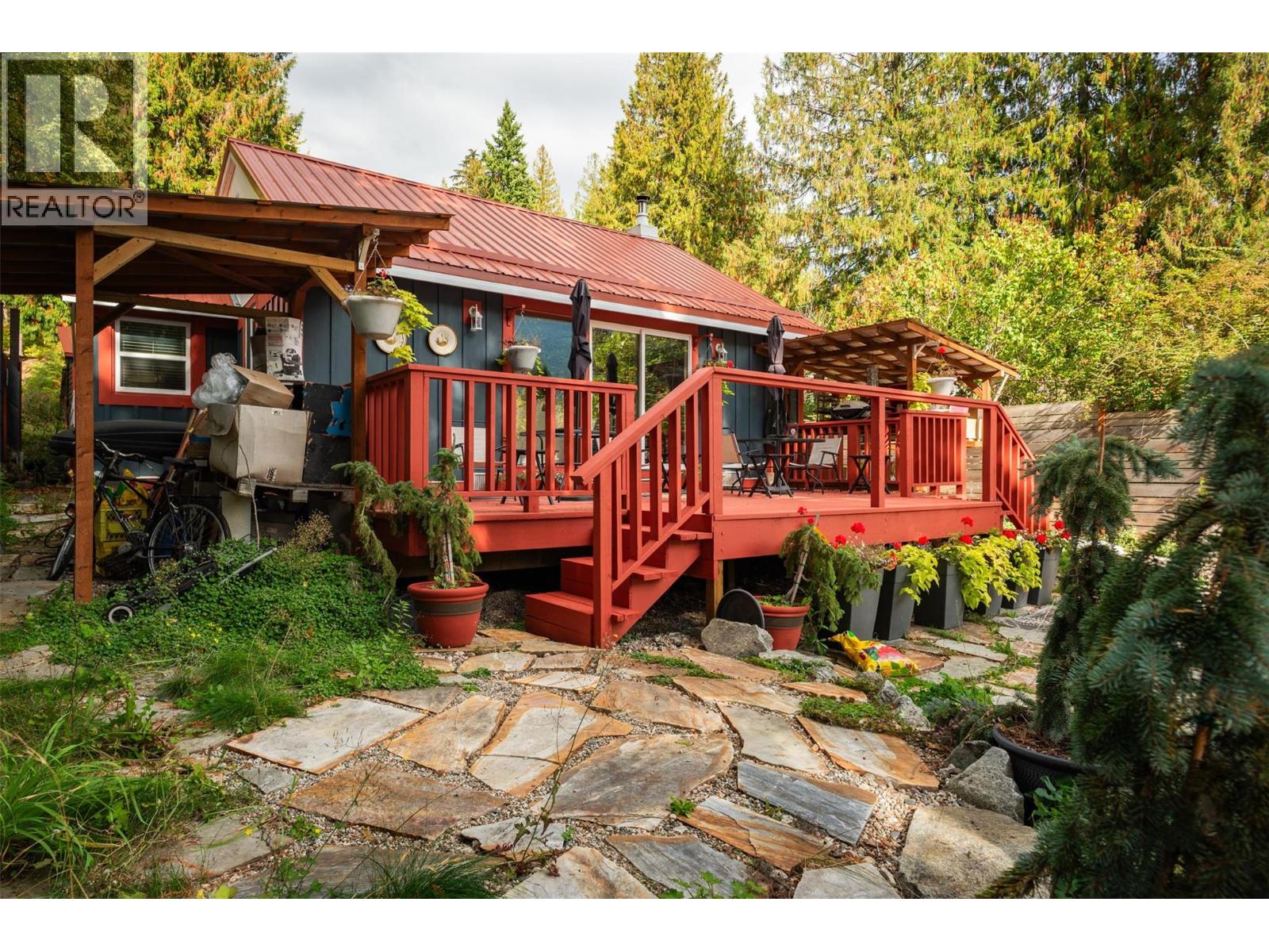 7460 Highway 3a, Balfour