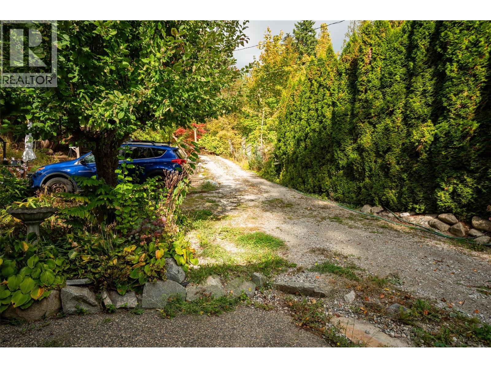 7460 Highway 3a, Balfour