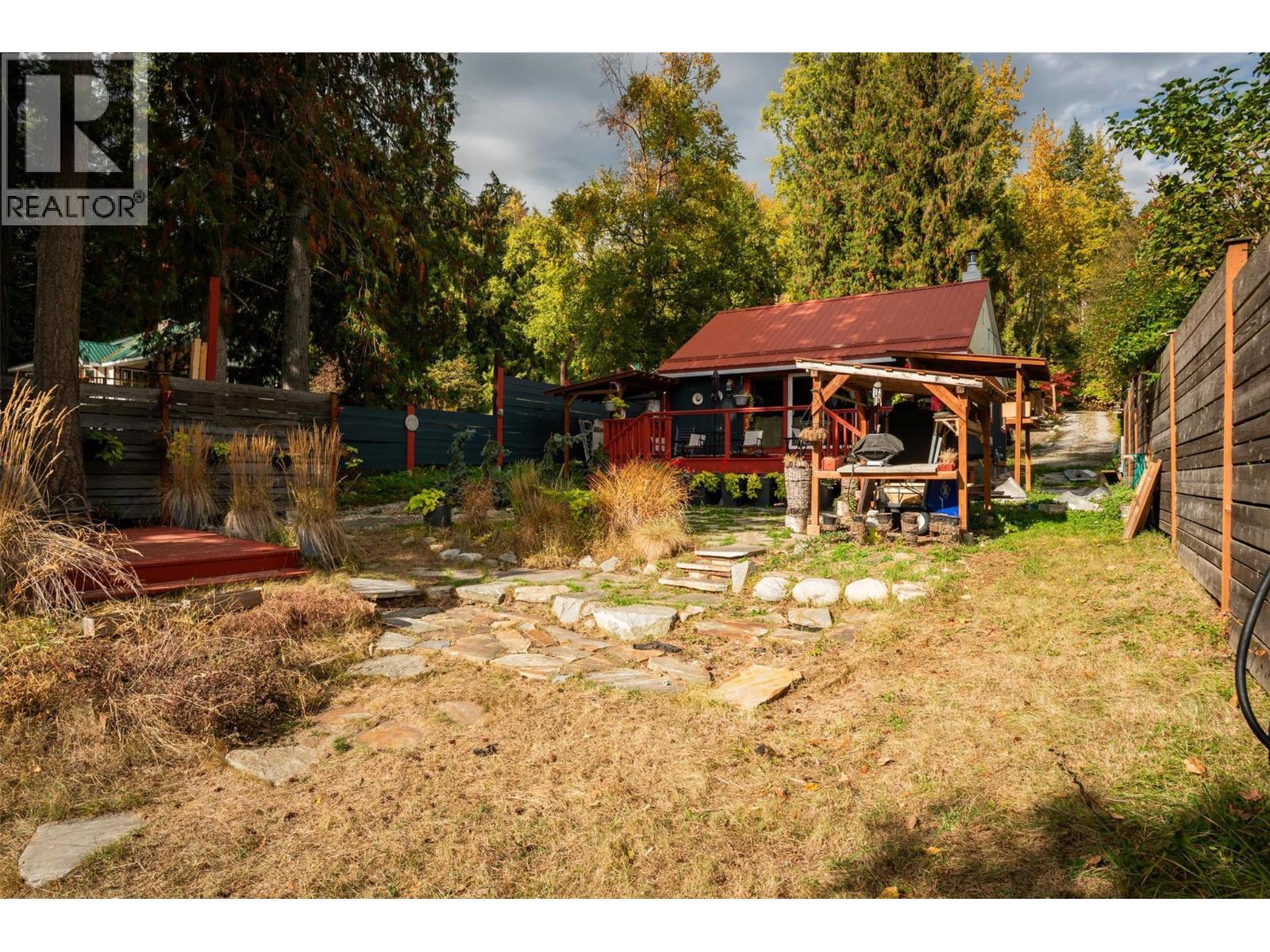 7460 Highway 3a, Balfour