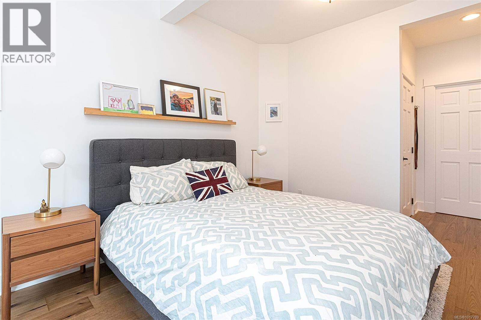 1 1002 Carberry Gardens, Victoria