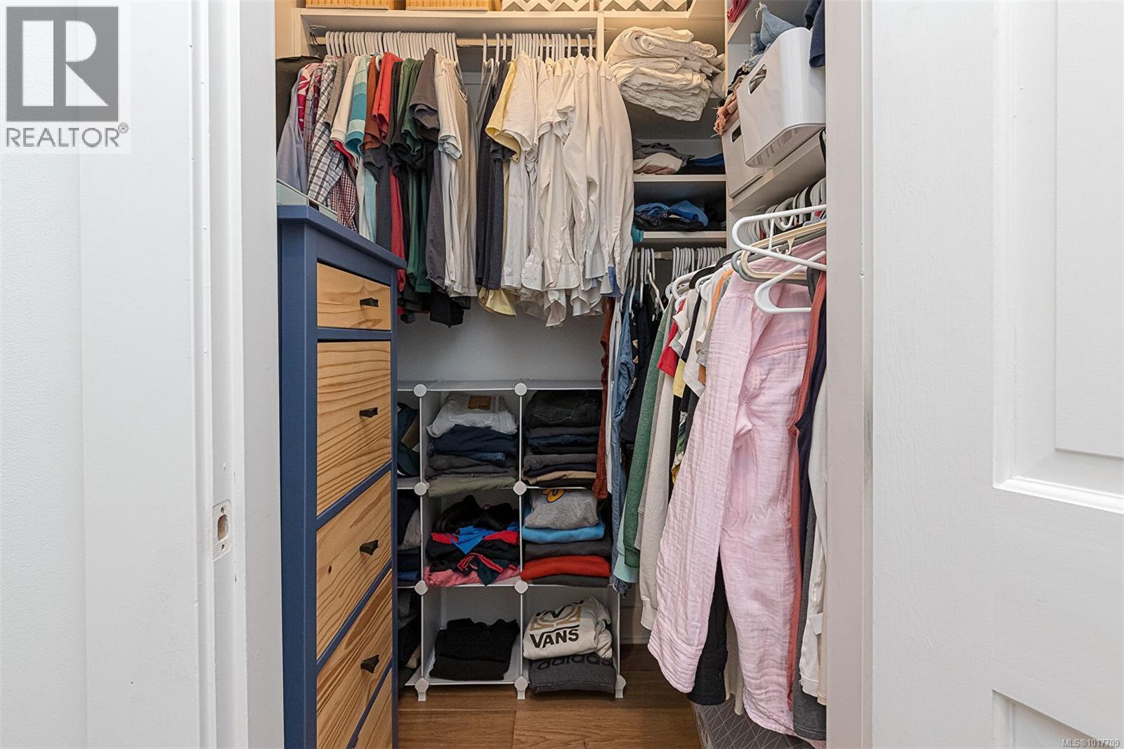 1 1002 Carberry Gardens, Victoria