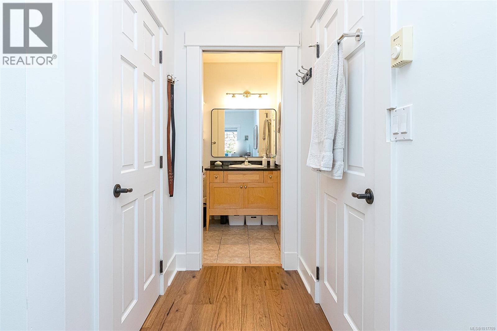 1 1002 Carberry Gardens, Victoria