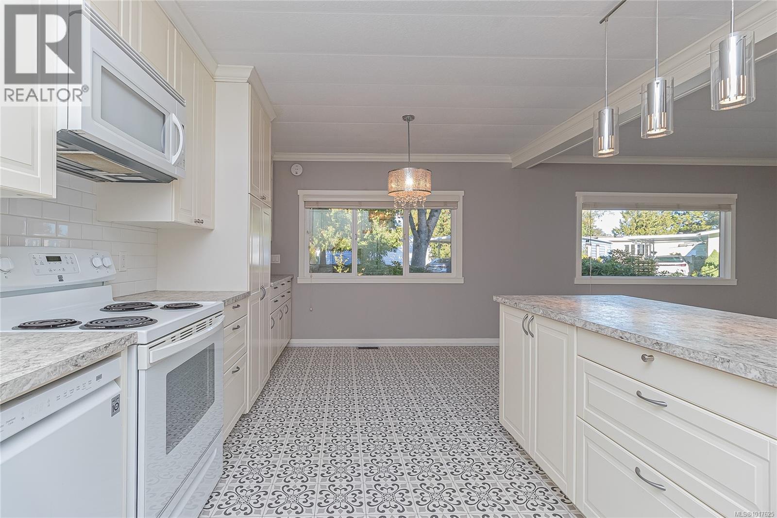  2135 Summergate Boulevard, Sidney