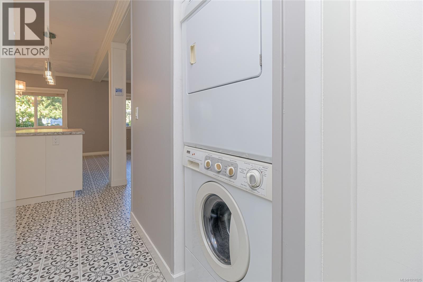  2135 Summergate Boulevard, Sidney