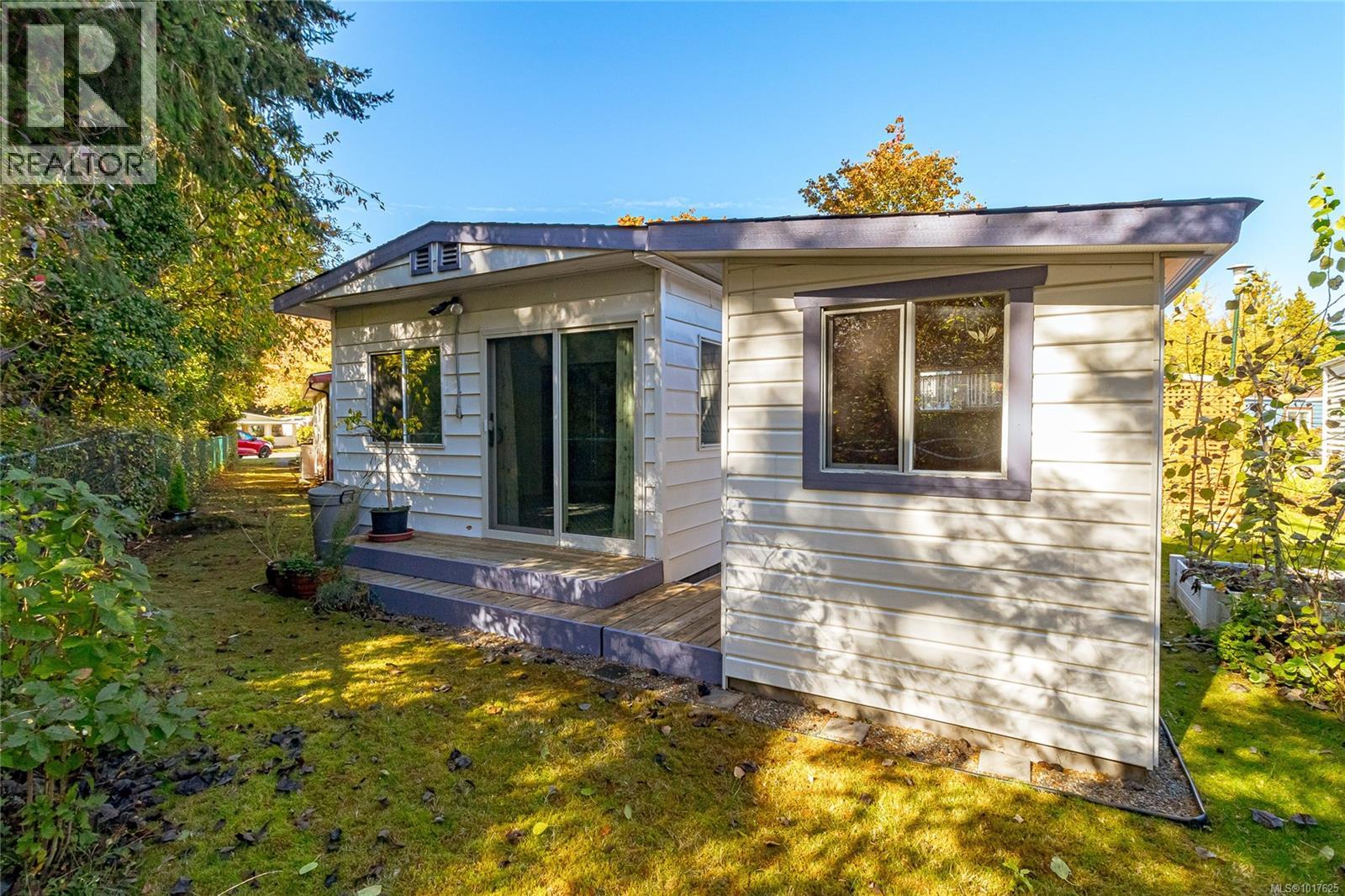 2135 Summergate Blvd, Sidney - Exteriors - Photo 4