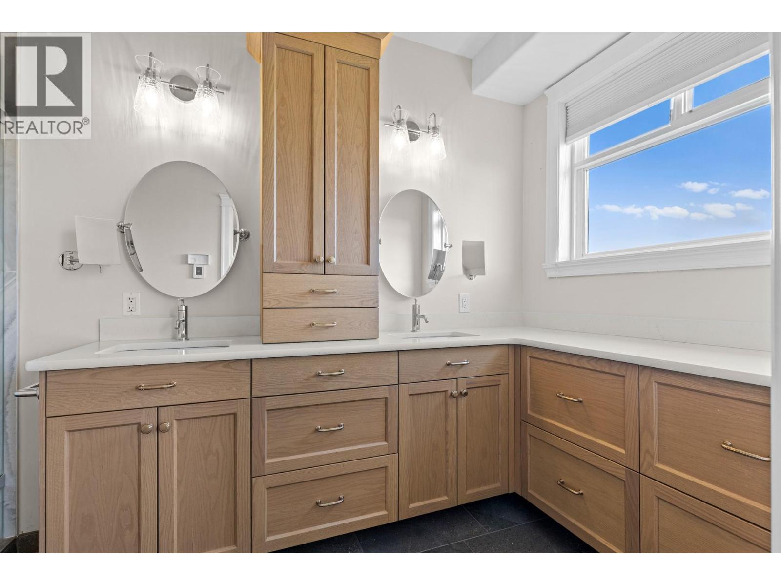  2591 Lake Breeze Court, Lake Country