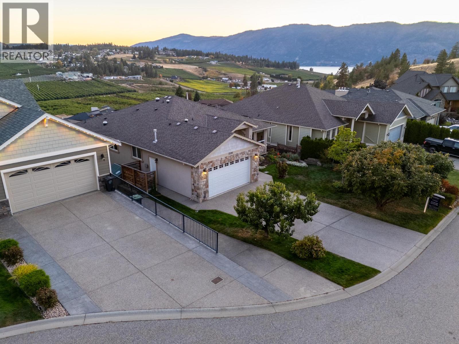  2591 Lake Breeze Court, Lake Country