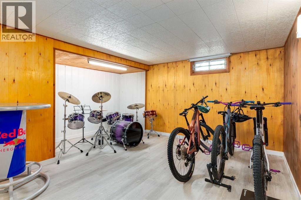 Single Family House Bungalow for Sale in  Klamath Place SW Kingsland Calgary 