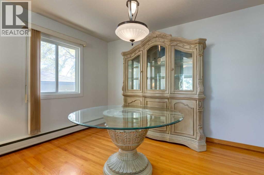 Single Family House Bungalow for Sale in  Klamath Place SW Kingsland Calgary 