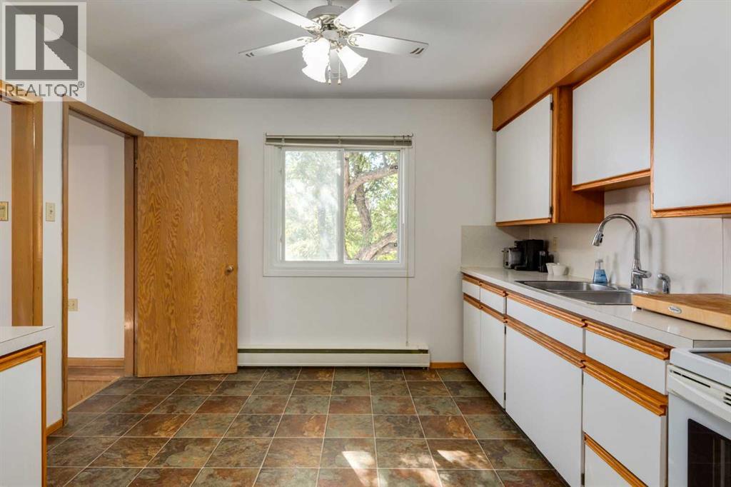 Single Family House Bungalow for Sale in  Klamath Place SW Kingsland Calgary 