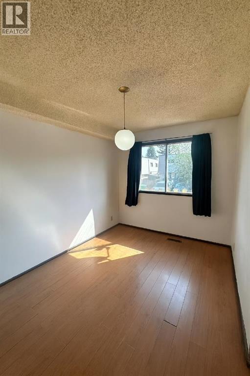Single Family House for Sale in   Blackthorn Bay NE Thorncliffe Calgary 