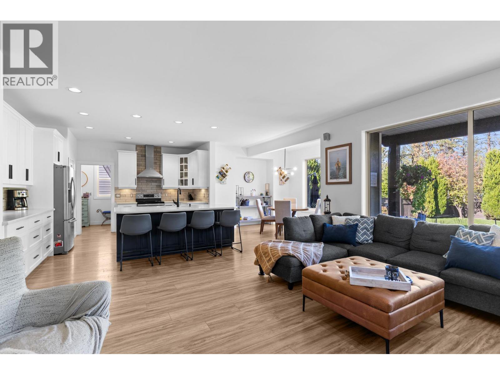 898 Paret Crescent, Kelowna