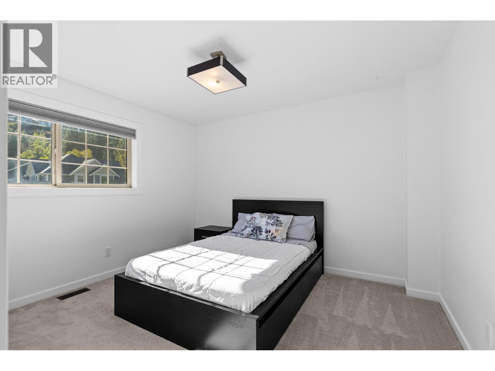 898 Paret Crescent, Kelowna