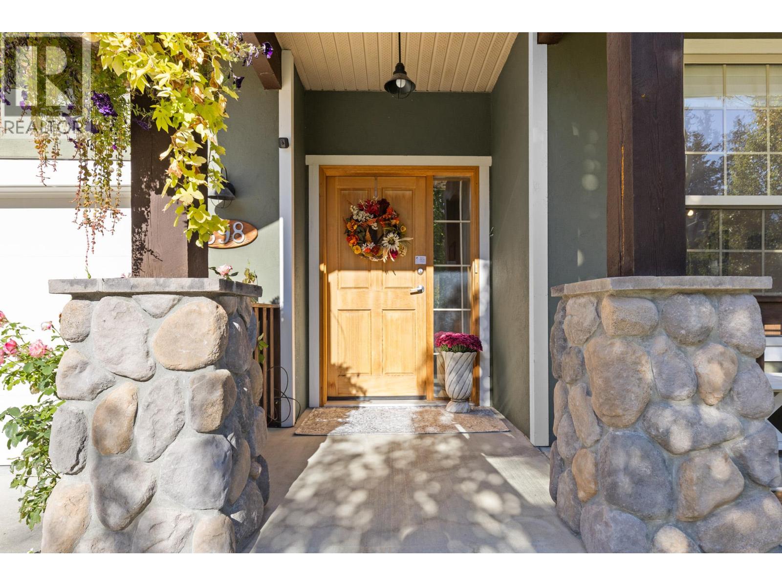  898 Paret Crescent, Kelowna