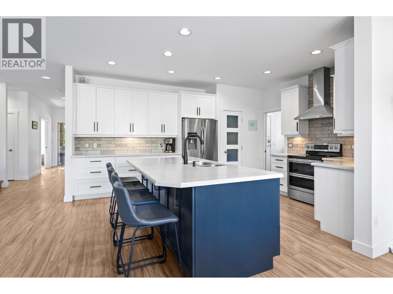 898 Paret Crescent, Kelowna