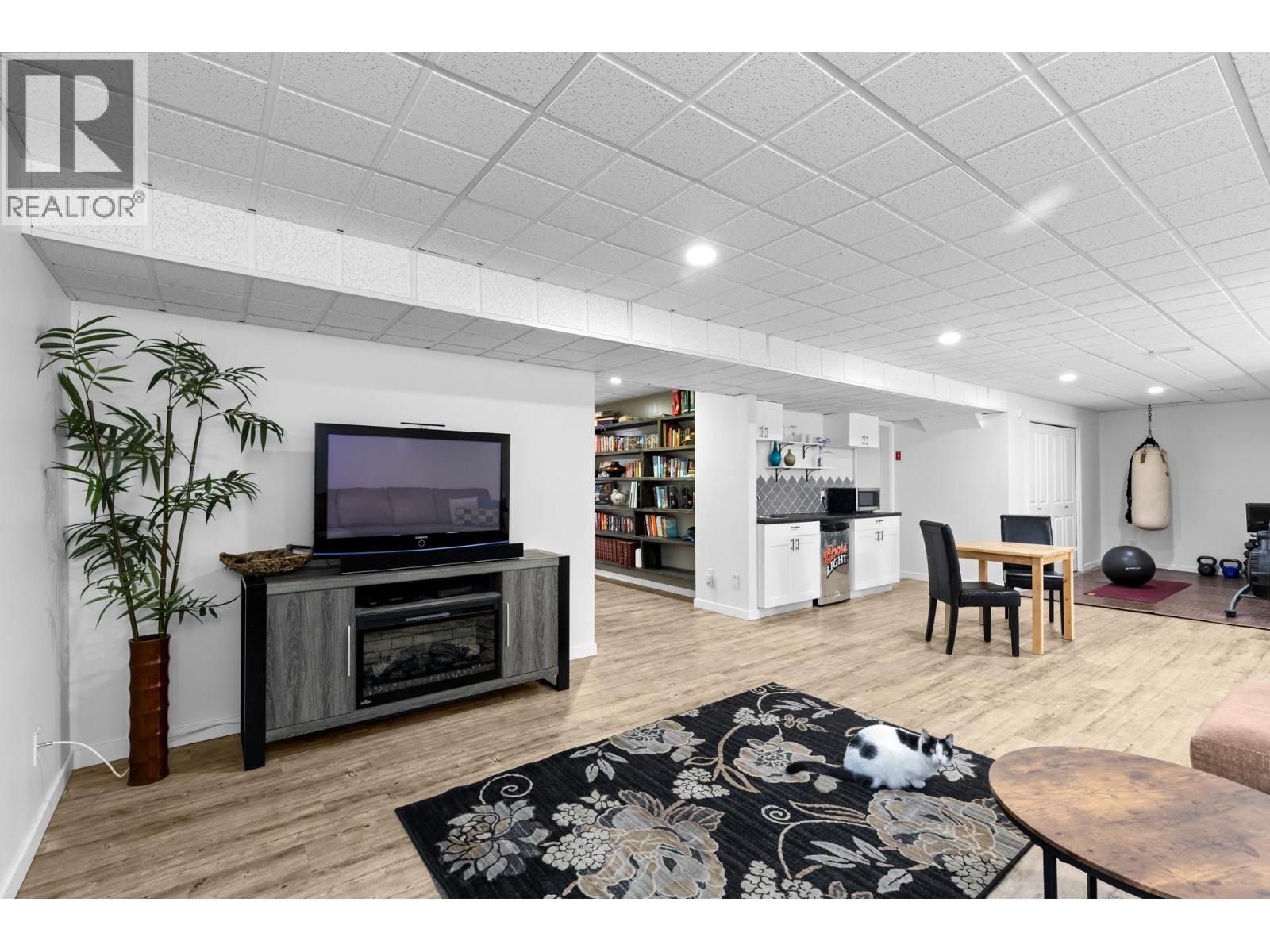  898 Paret Crescent, Kelowna