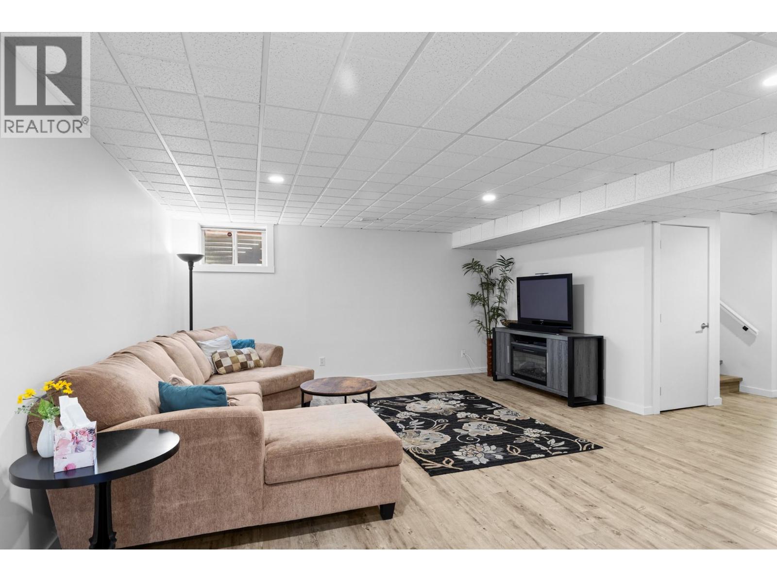  898 Paret Crescent, Kelowna