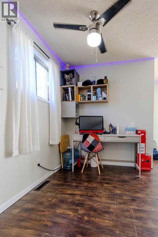 712 3 Avenue NW - Photo 4 of 29, Slave Lake, Alberta