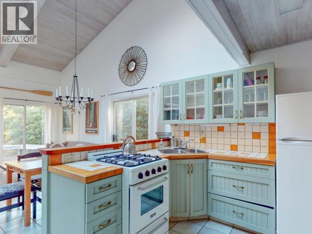 2742 VANCOUVER BLVD, Savary Island