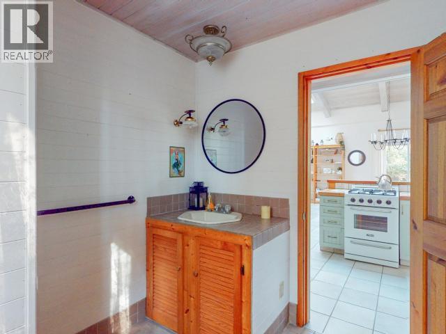 2742 VANCOUVER BLVD, Savary Island