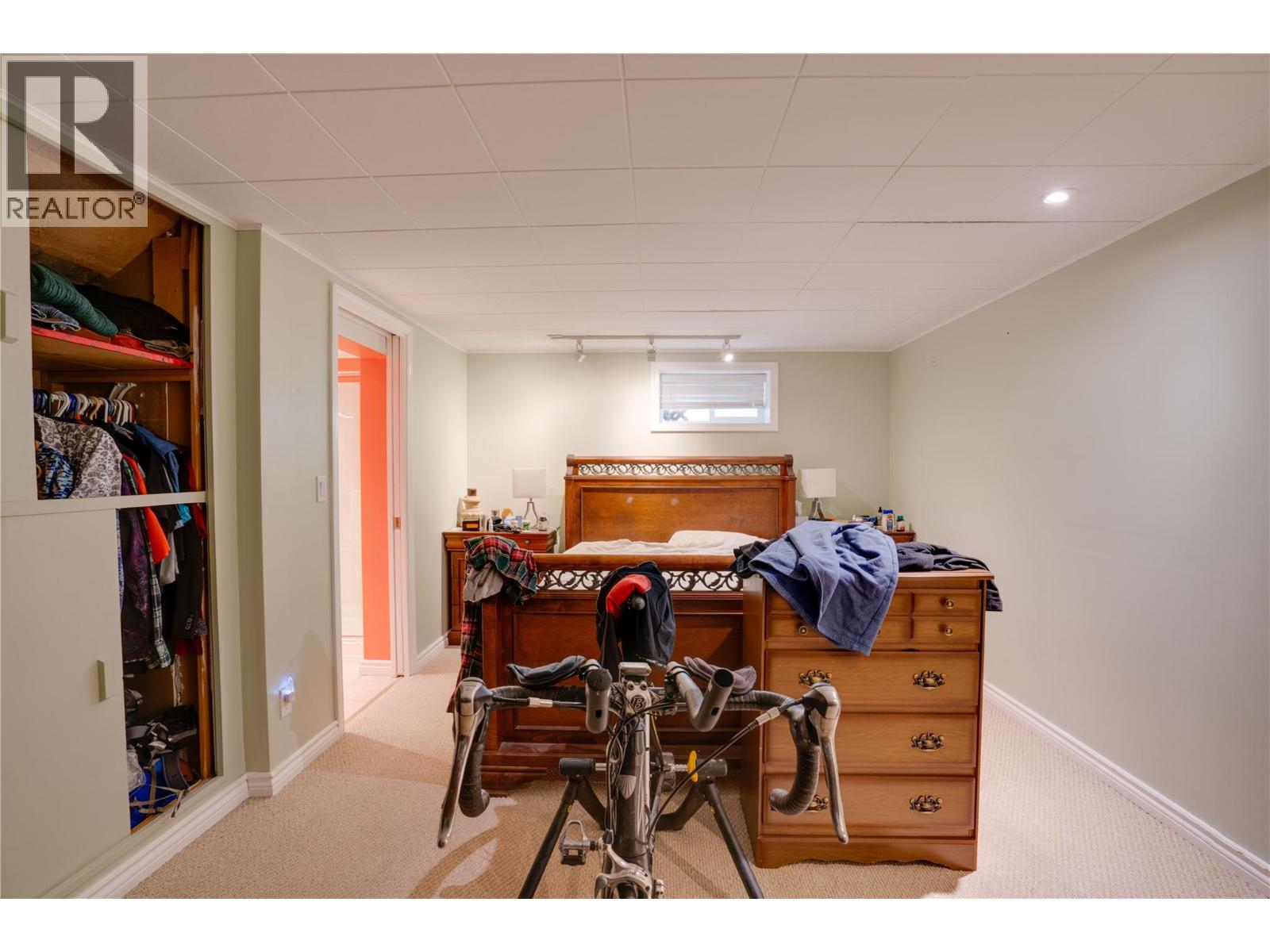 #A&B 3411 18 Avenue - 32