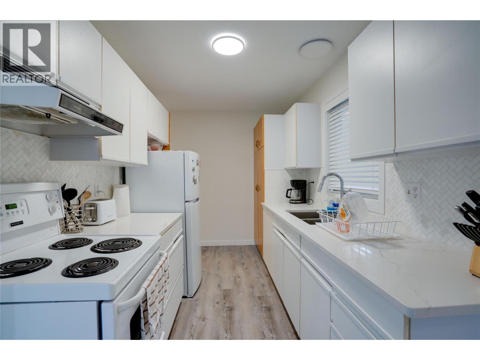 #A&B 3411 18 Avenue - 6