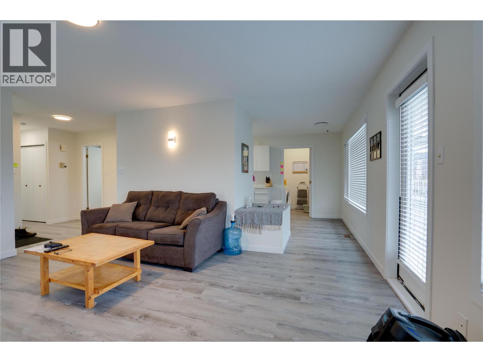 #A&B 3411 18 Avenue - 11