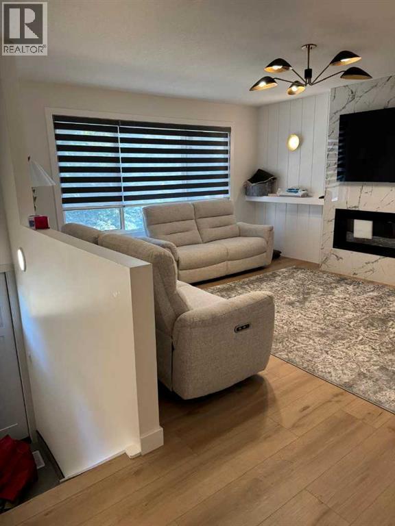 Single Family House for Sale in  Templeview Drive NE Temple Calgary 