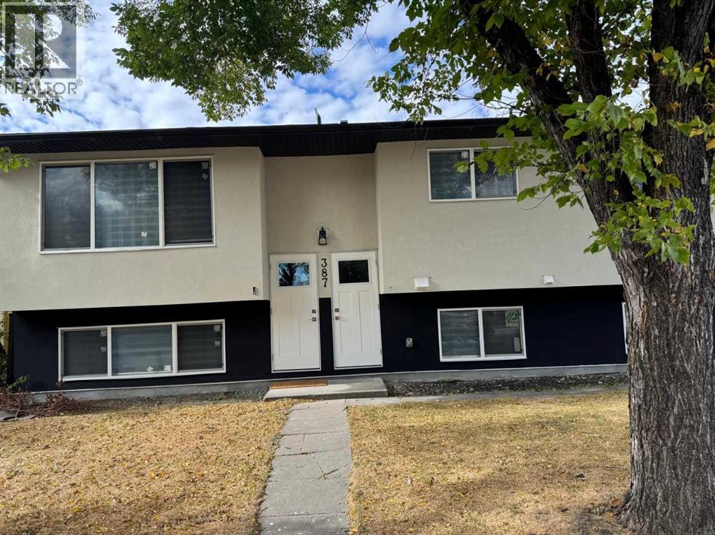 Single Family House for Sale in  Templeview Drive NE Temple Calgary 