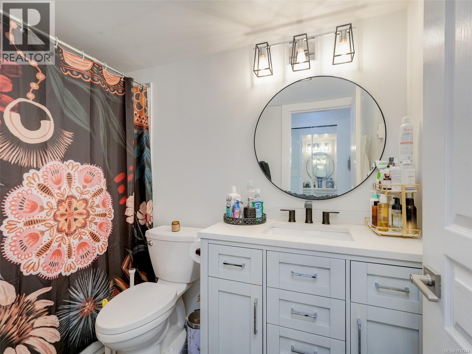 308 899 Darwin Avenue, Saanich
