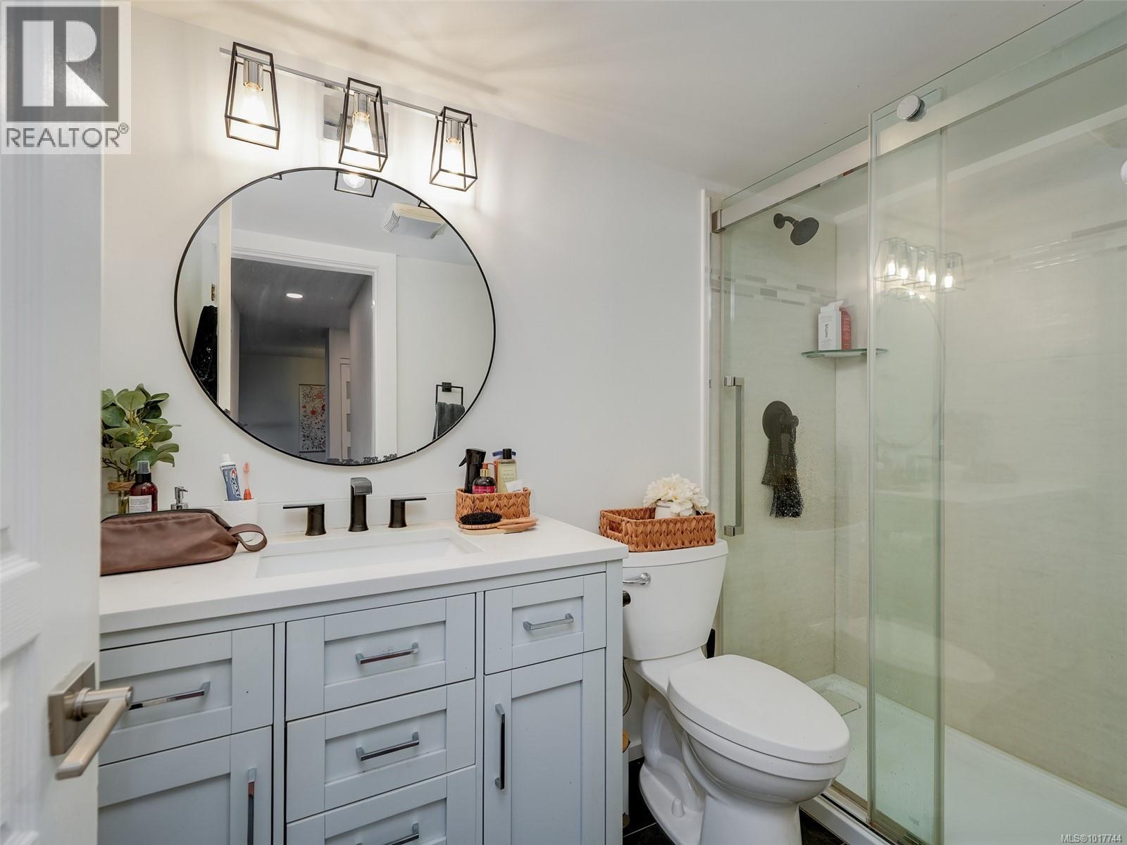 308 899 Darwin Avenue, Saanich