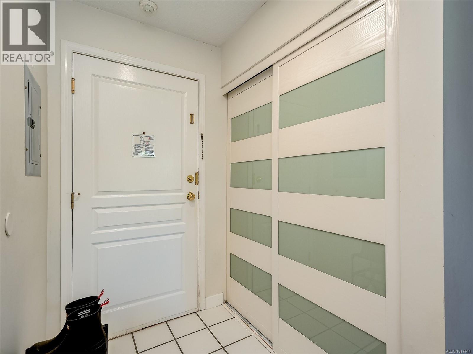308 899 Darwin Avenue, Saanich