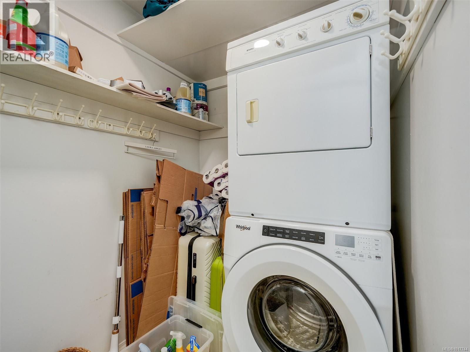 308 899 Darwin Avenue, Saanich