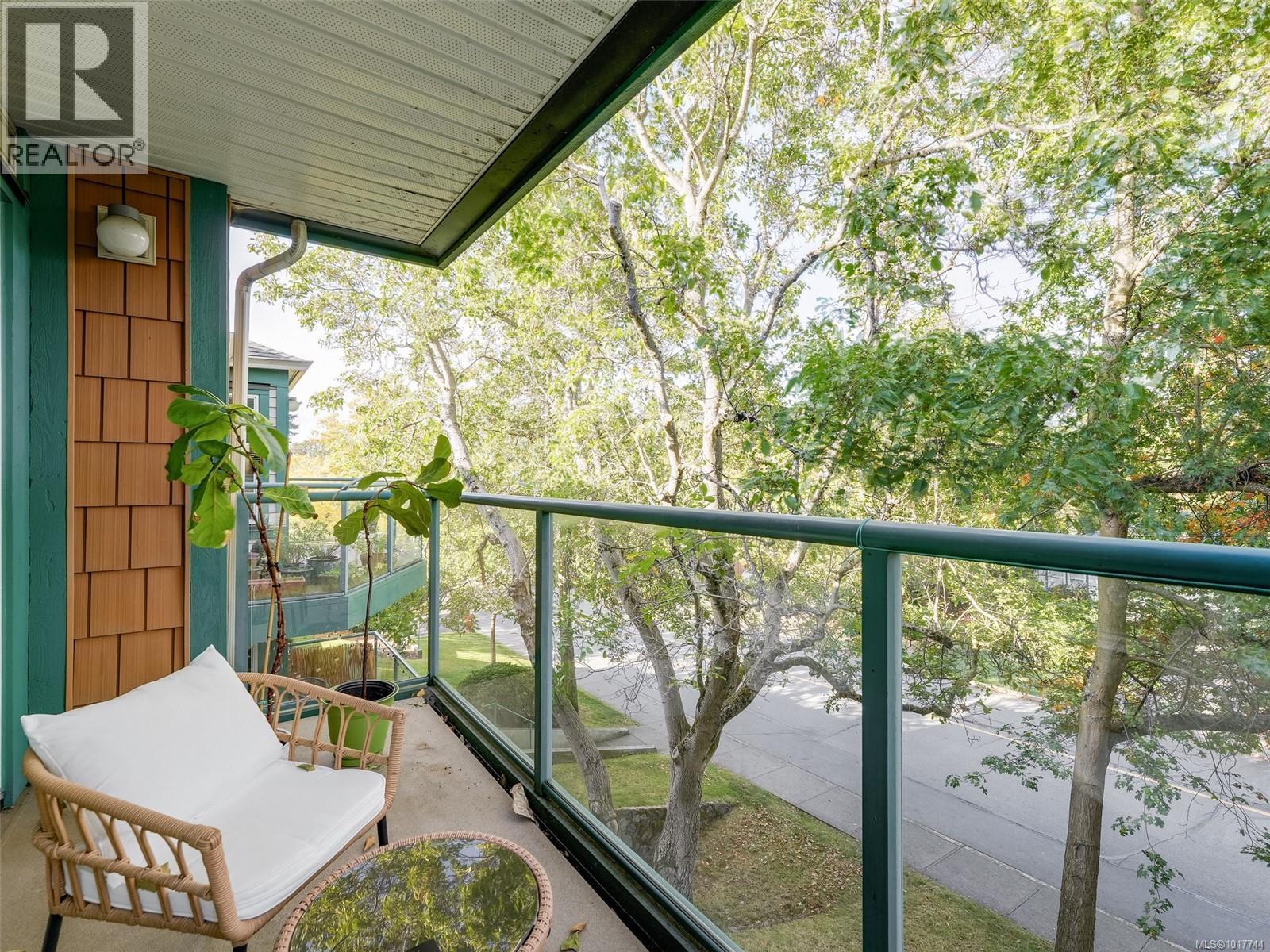 308 899 Darwin Avenue, Saanich