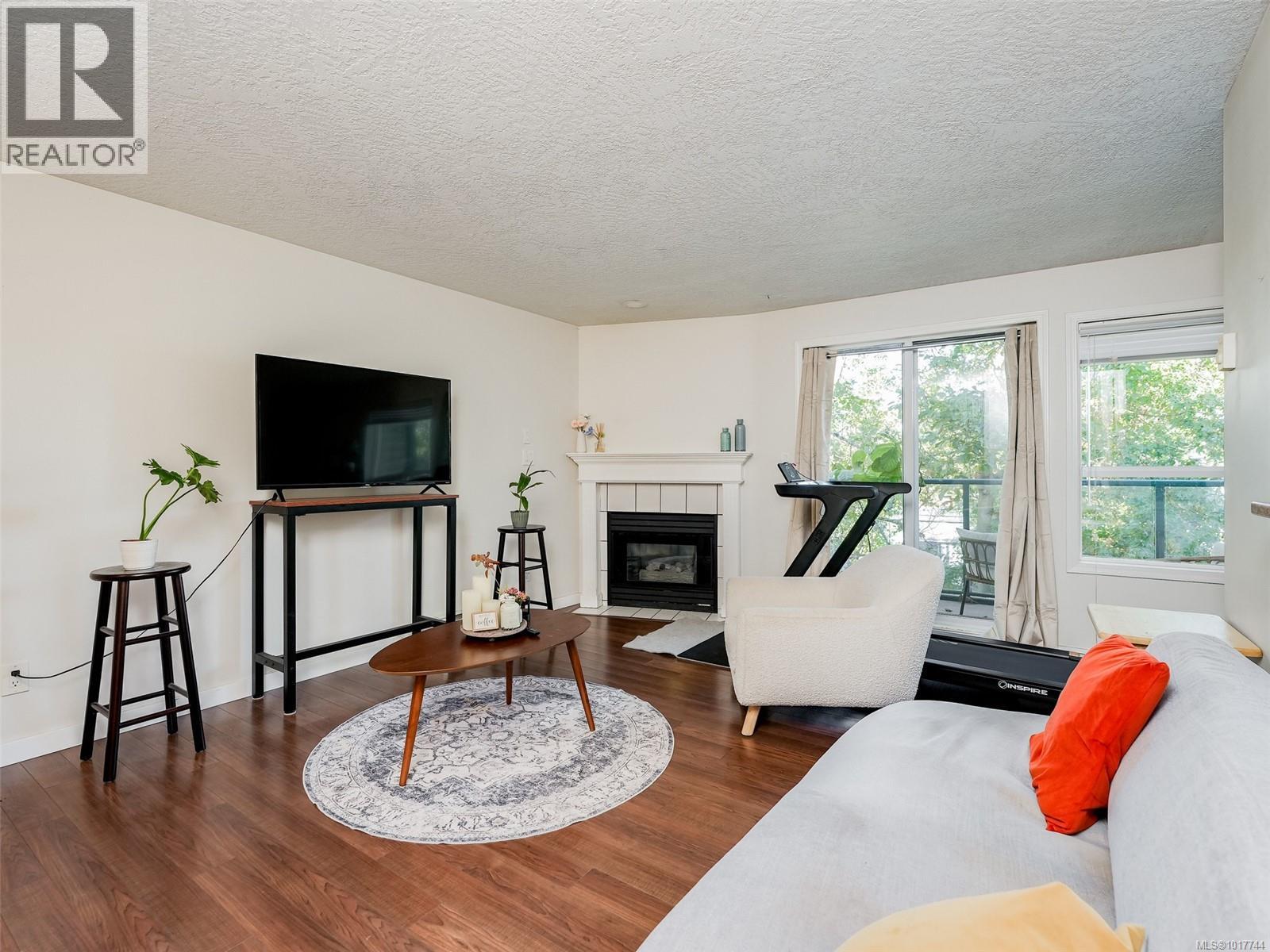 308 899 Darwin Avenue, Saanich