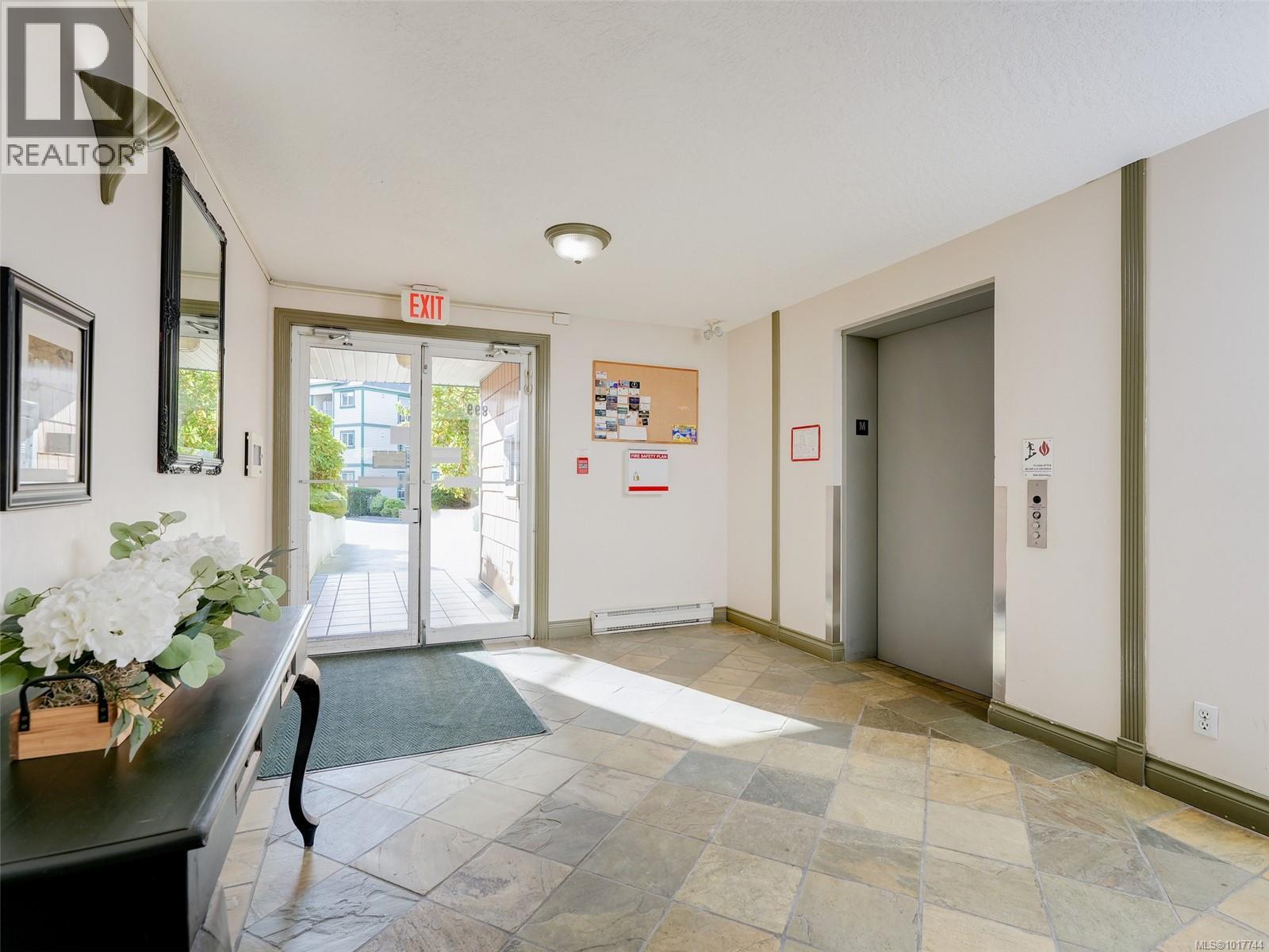 308 899 Darwin Avenue, Saanich