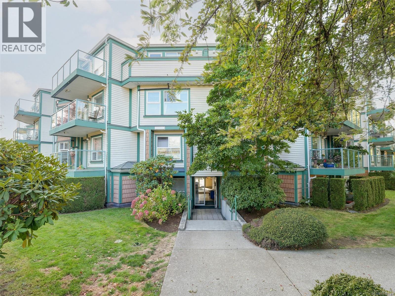308 899 Darwin Avenue, Saanich