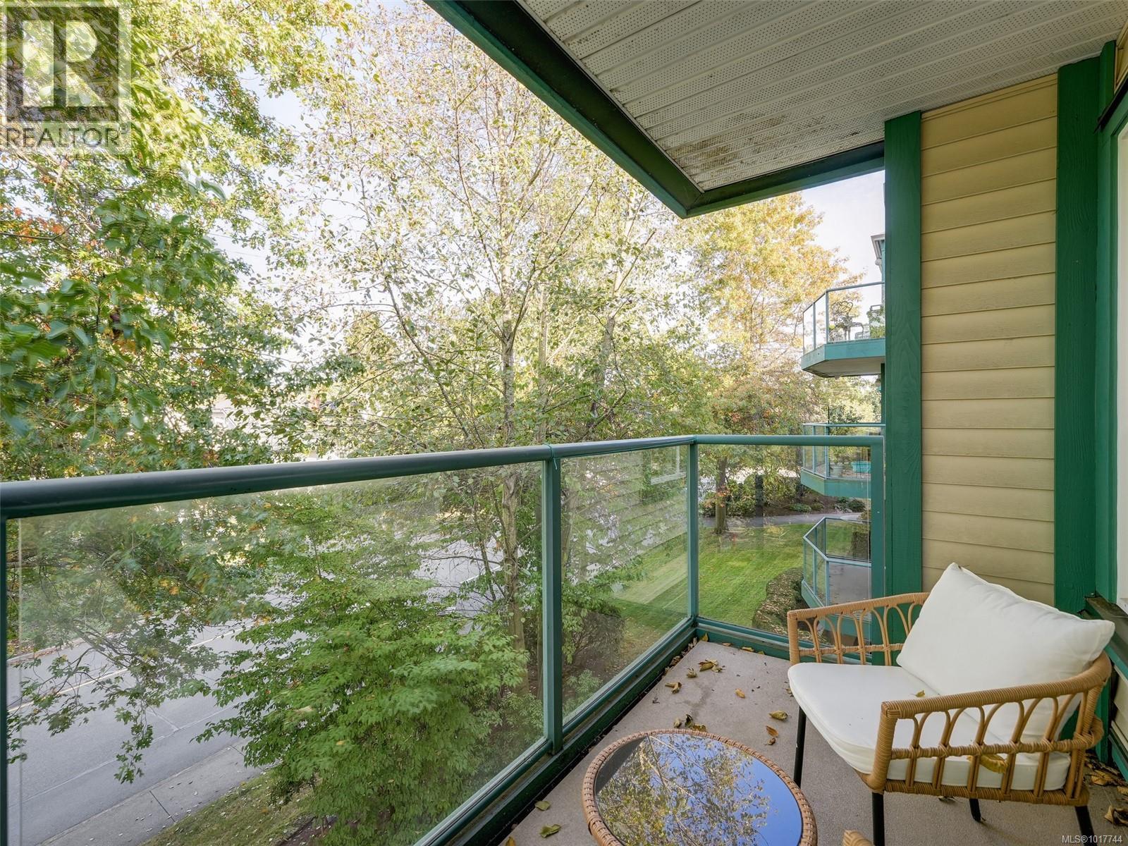 308 899 Darwin Avenue, Saanich