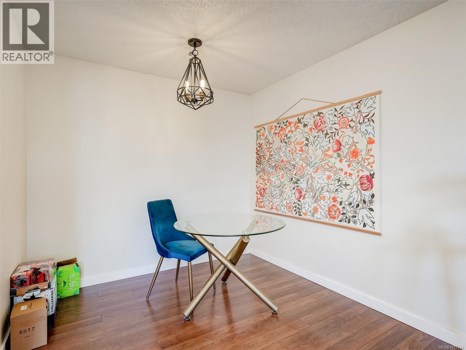308 899 Darwin Avenue, Saanich