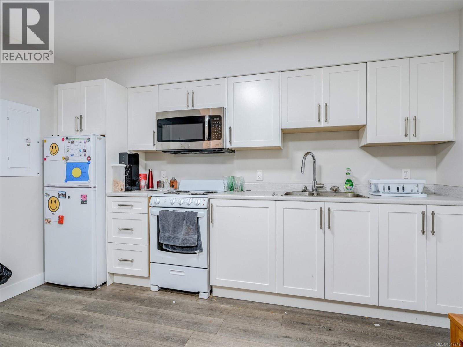 7024 Brailsford Pl, Sooke