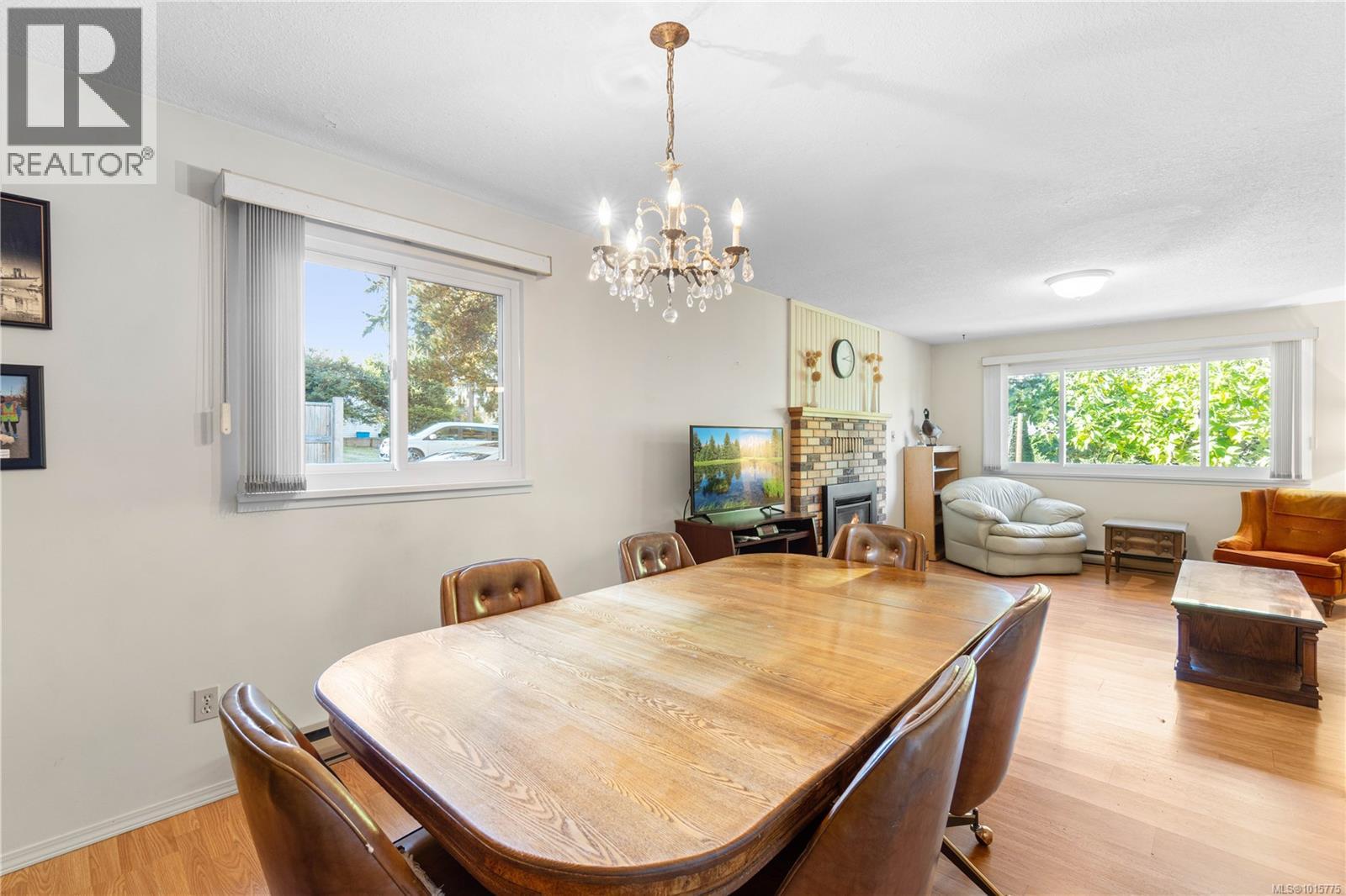 1402 Sunrise Dr, Parksville