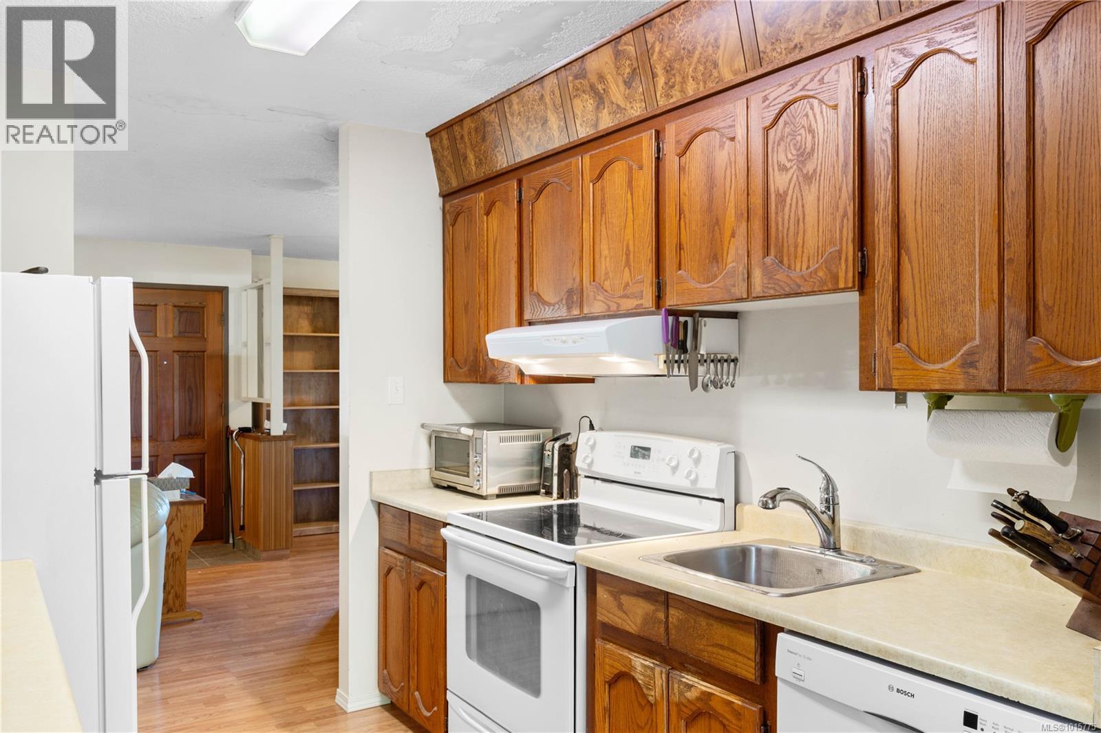 1402 Sunrise Dr, Parksville