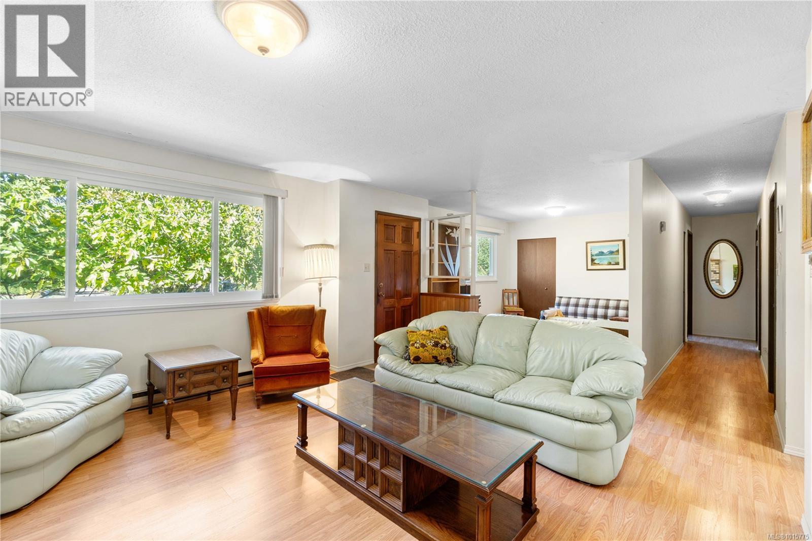 1402 Sunrise Dr, Parksville