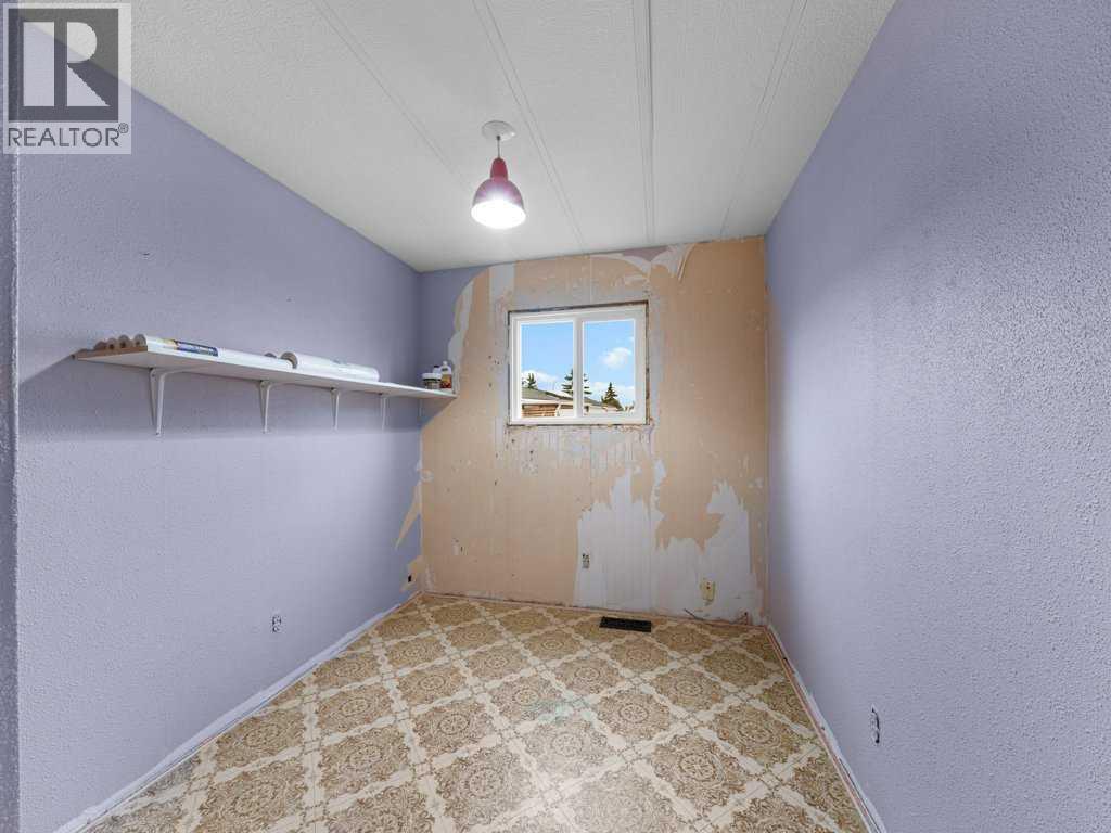Single Family House for Sale in  Burroughs Place NE Monterey Park Calgary 