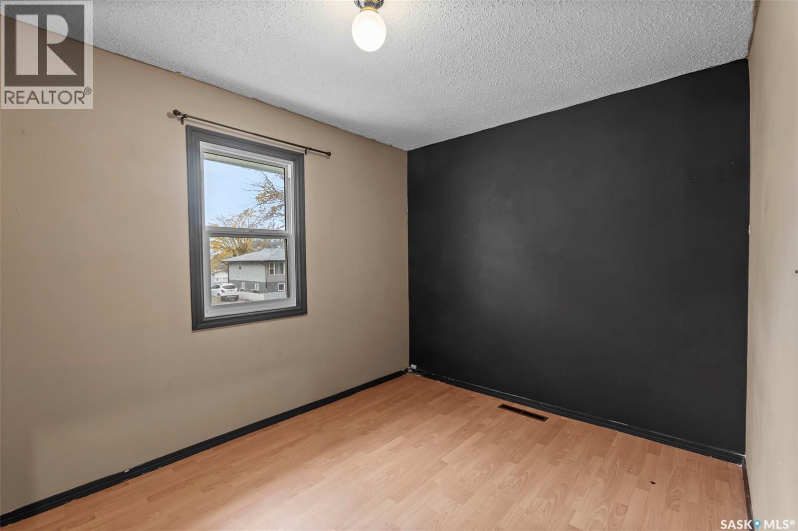 Single Family House Raised bungalow for Sale in  H AVENUE N Saskatoon 